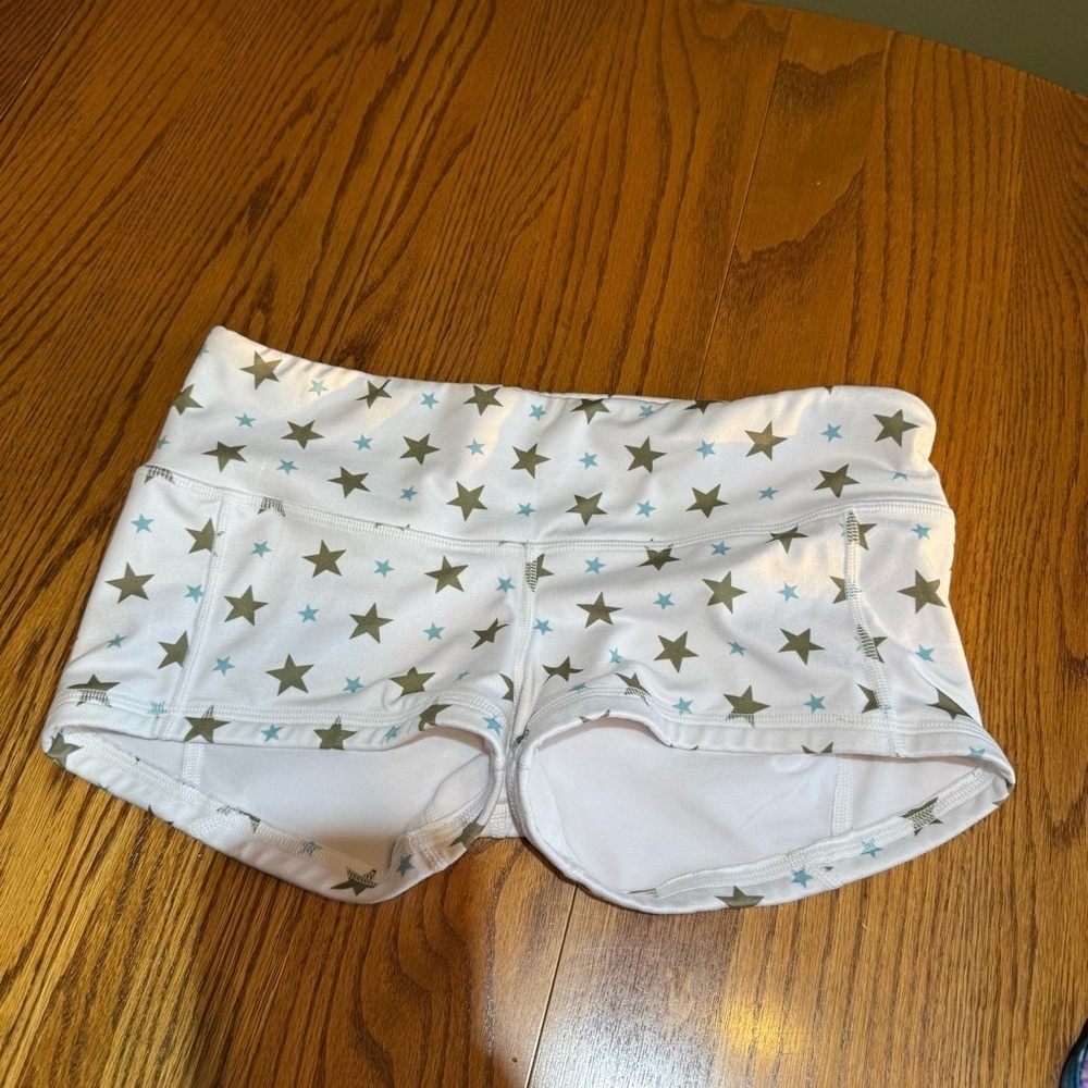 Star-Patterned White Women's Shorts
